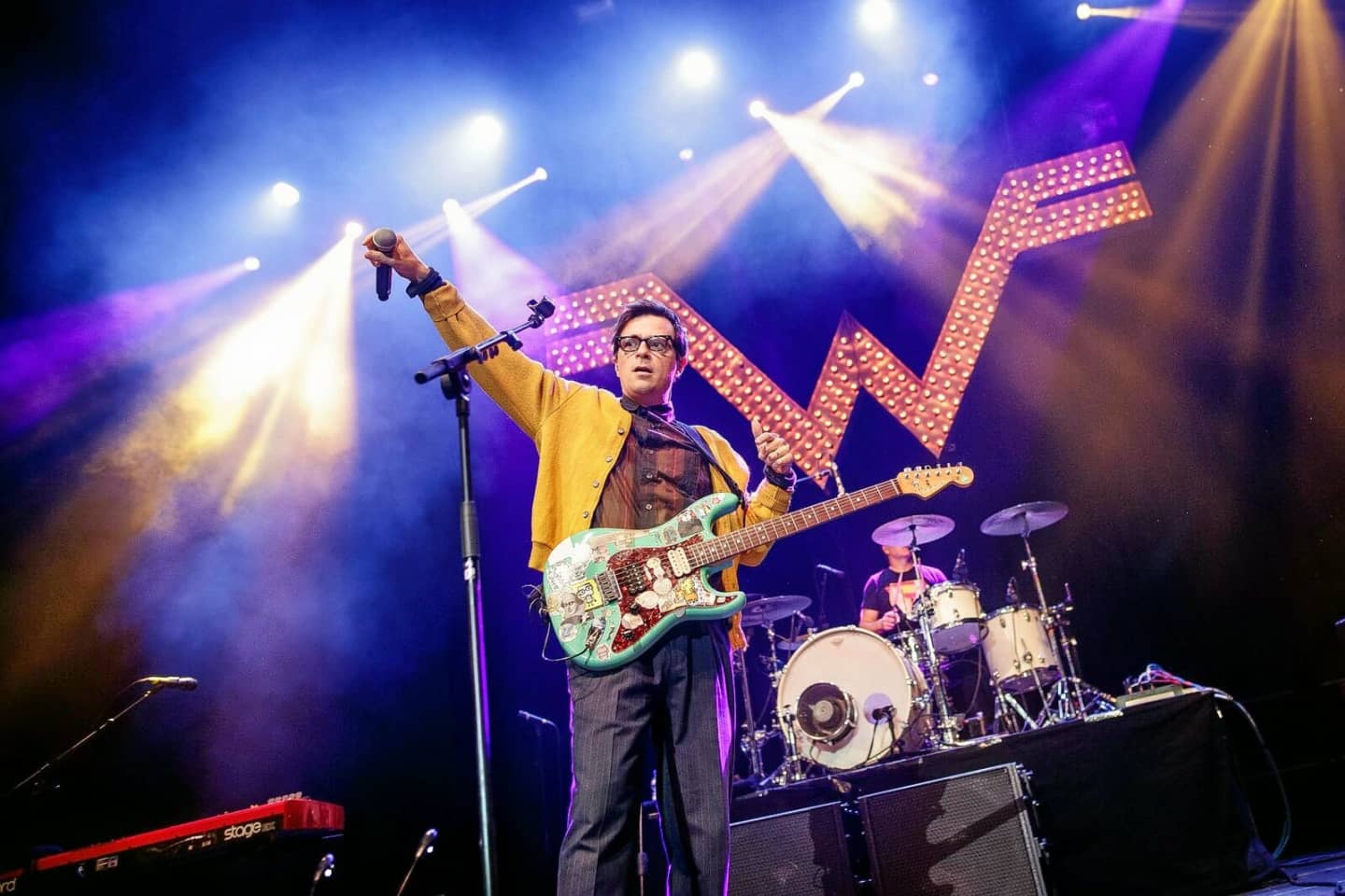 Weezer Tickets Weezer Tour 2024 and Concert Tickets viagogo