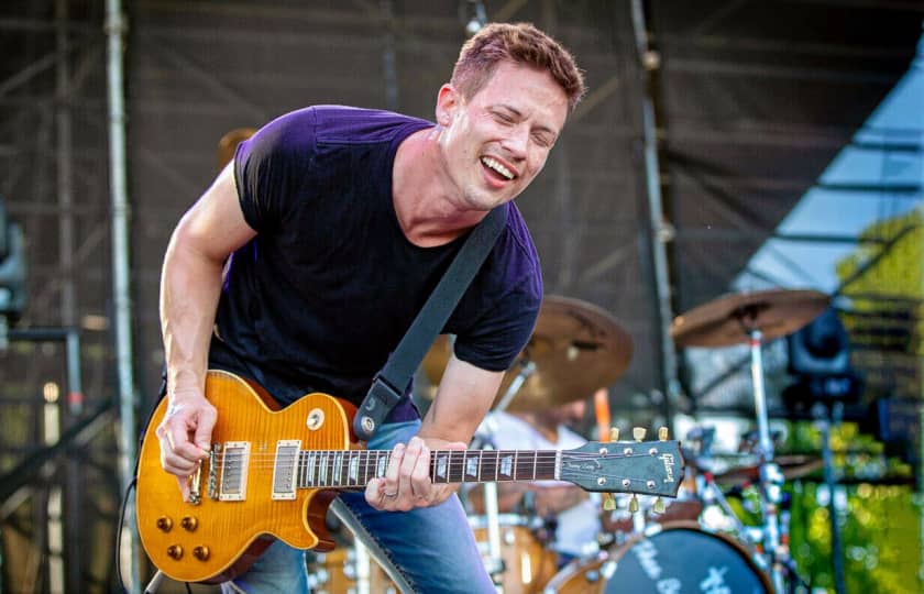 is jonny lang on tour