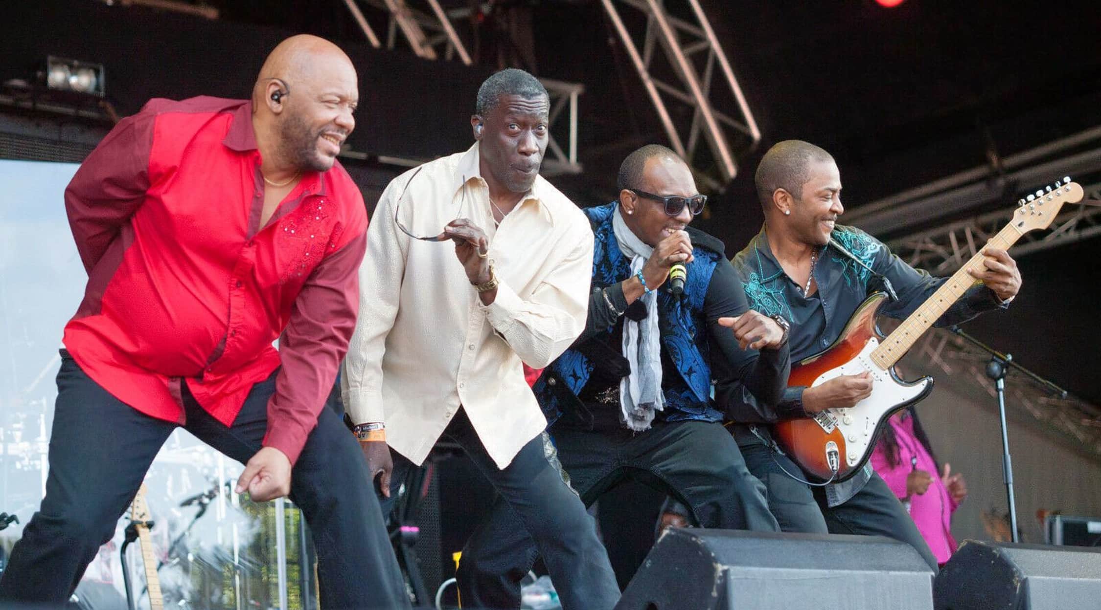 who is on tour with kool and the gang