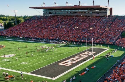 10+ Oregon Ducks Football Stadium Capacity Background