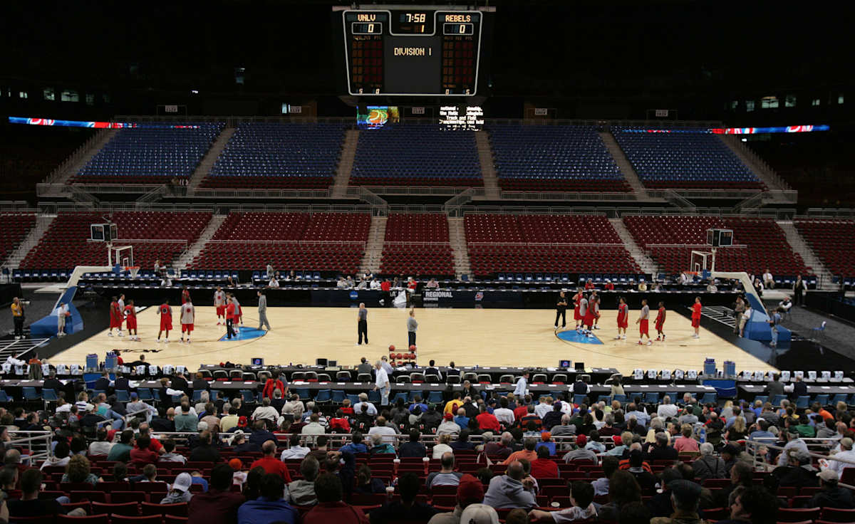 Men's College Basketball Tournament - Midwest Regional