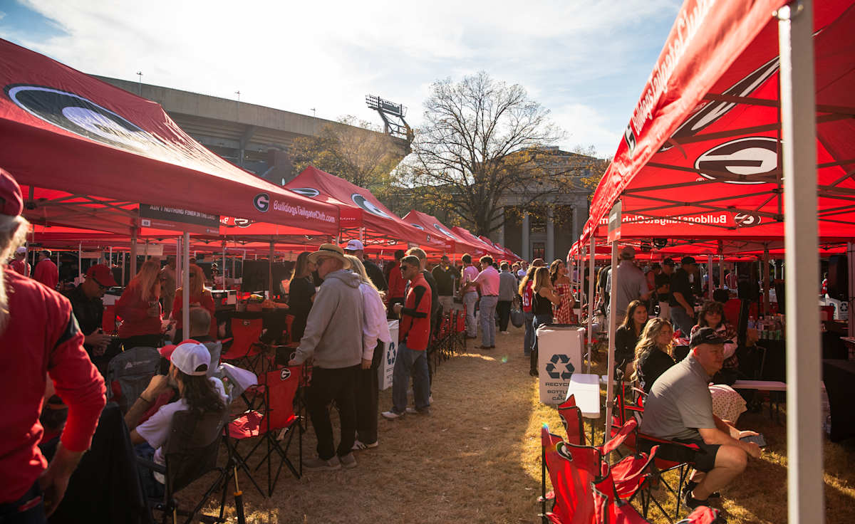 Georgia Bulldogs Dawg Lounge Tailgate