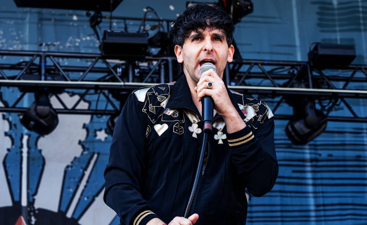 Low Cut Connie