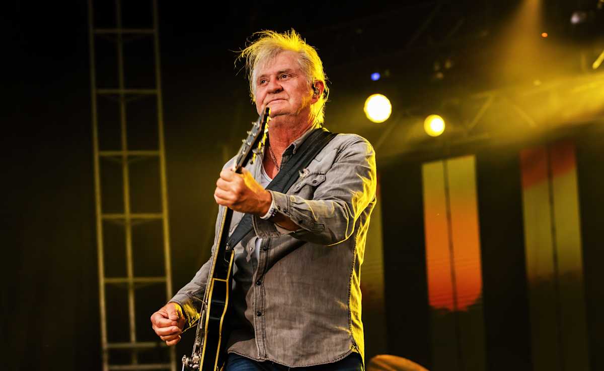 Tom Cochrane