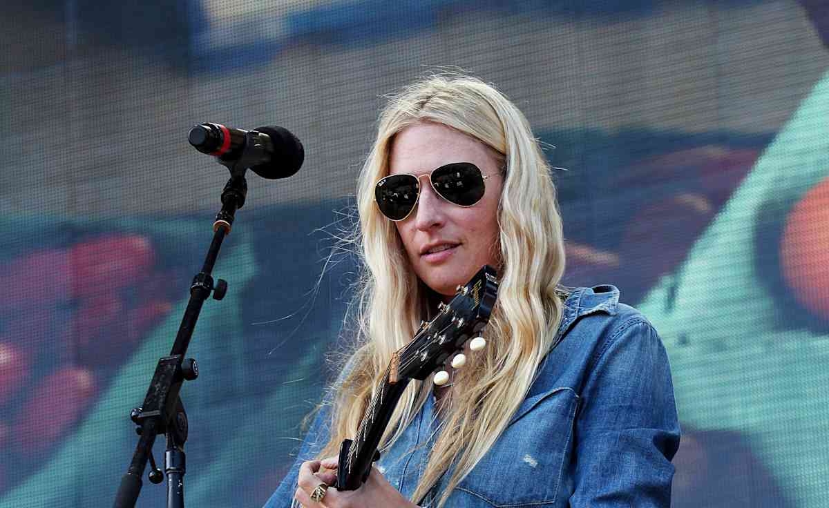 Holly Williams