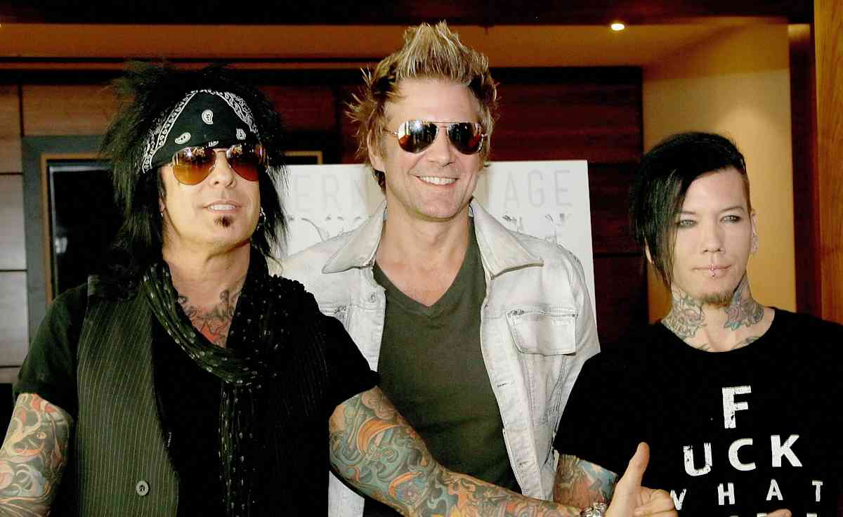 Sixx:A.M.