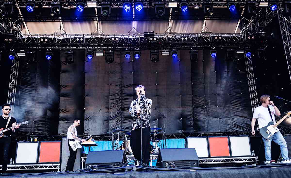 Nothing But Thieves