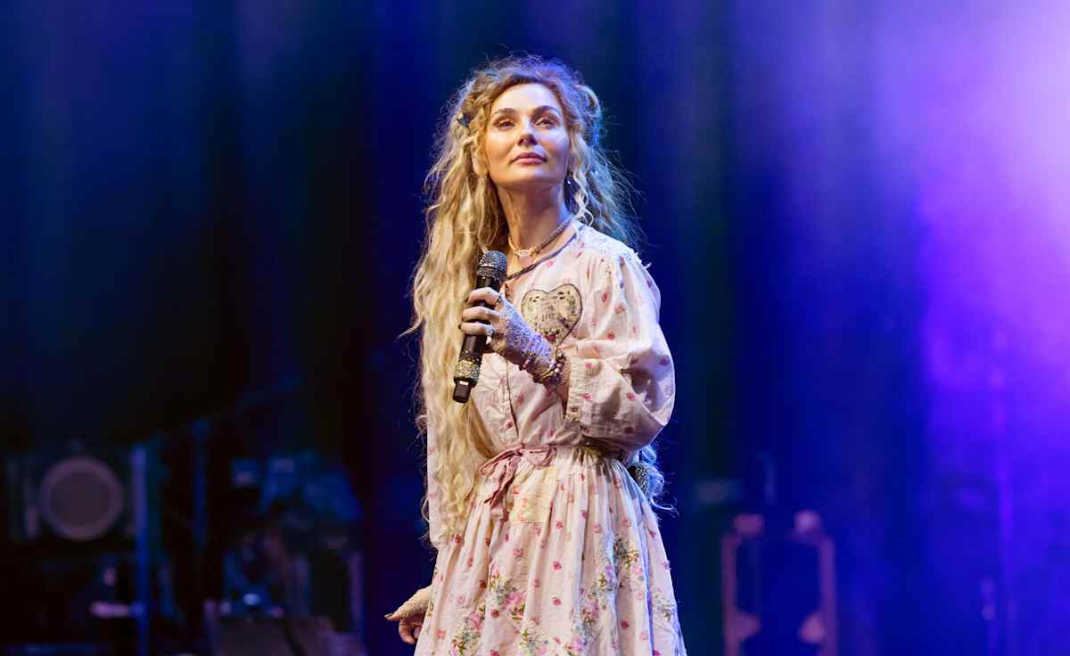 Clare Bowen