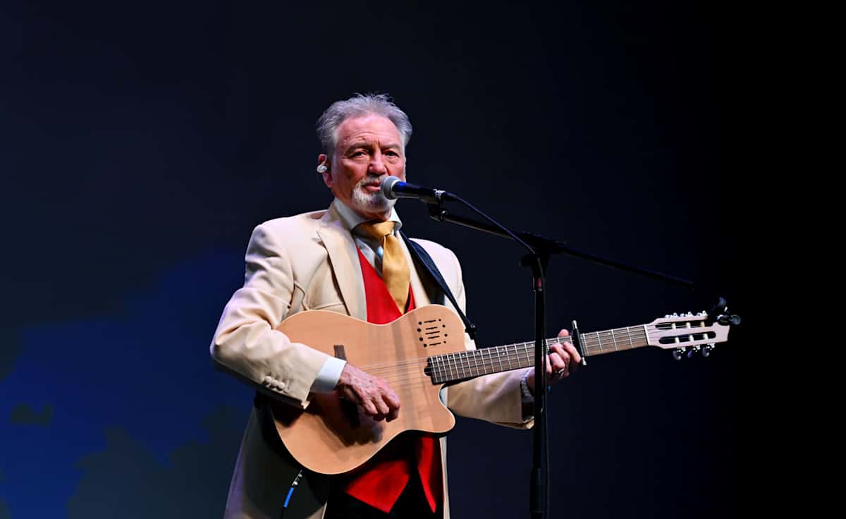 Larry Gatlin
