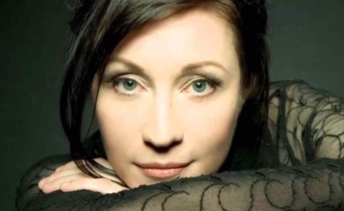 Holly Cole