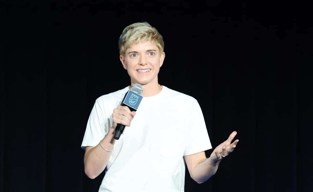 Mae Martin