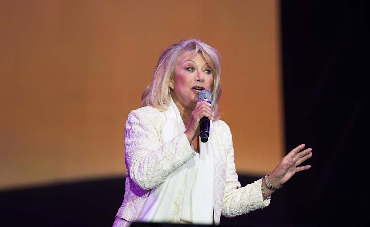 Elaine Paige