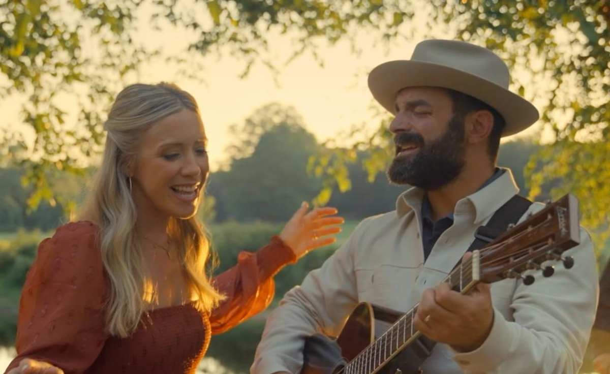Drew Holcomb and the Neighbors