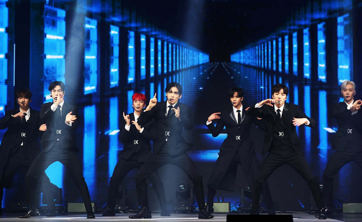 SF9