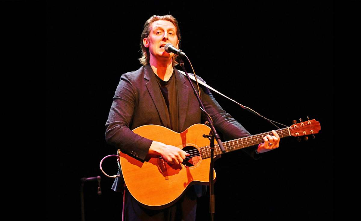 Eric Hutchinson