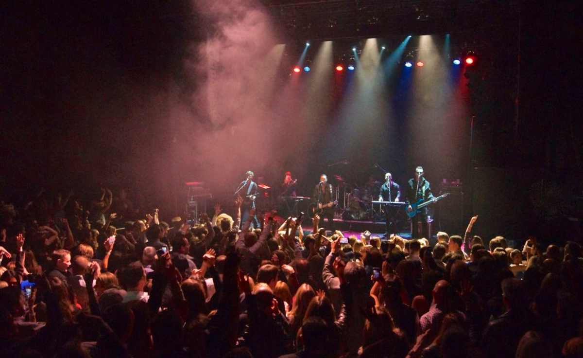 Super Diamond - The Neil Diamond Tribute