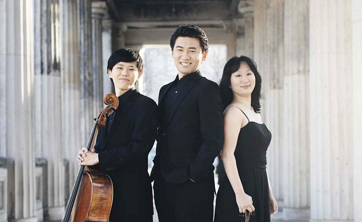 Aoi Trio