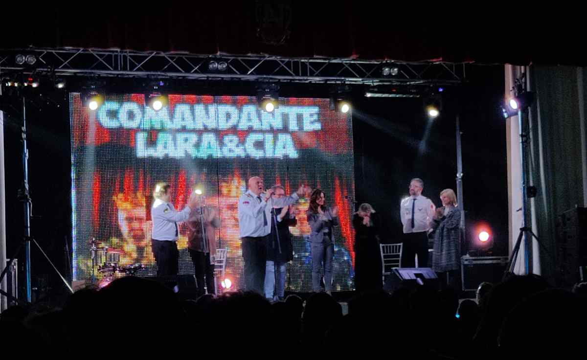Comandante Lara y Cía