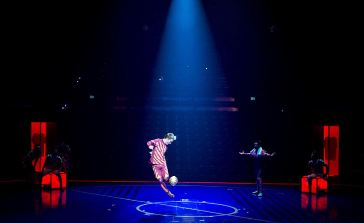 Cirque du Soleil - Messi10