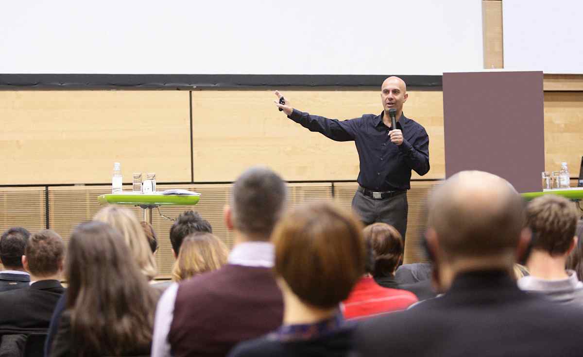 ROBIN SHARMA