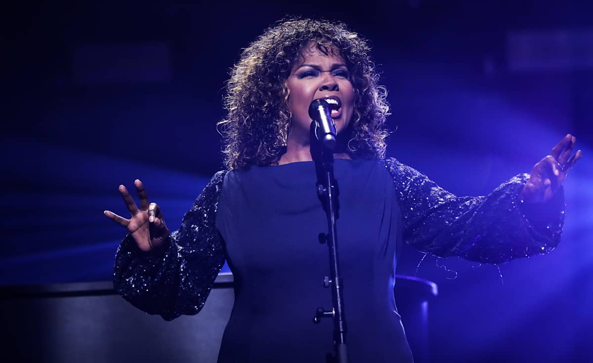 CeCe Winans