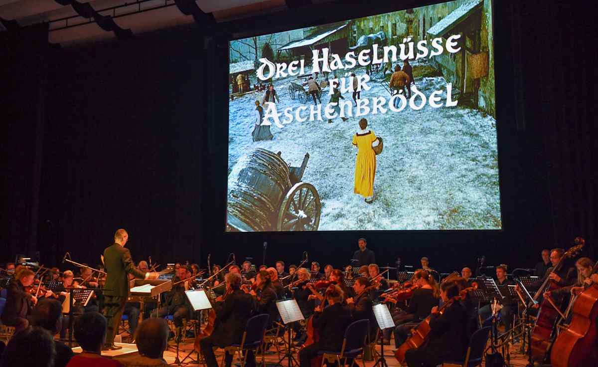 Drei Haselnüsse für Aschenbrödel