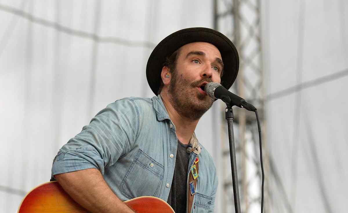 Red Wanting Blue