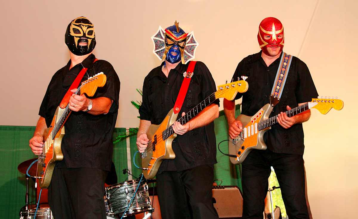 Los Straitjackets