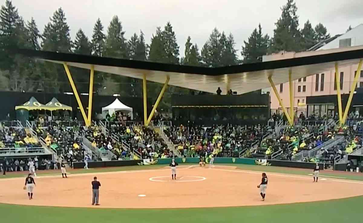 Oregon Ducks Softball