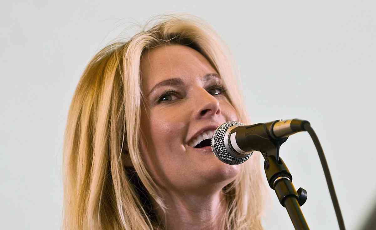 Elizabeth Cook