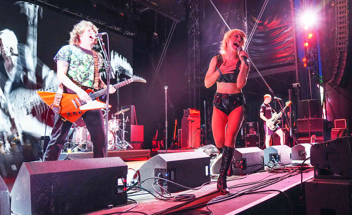 Amyl and The Sniffers