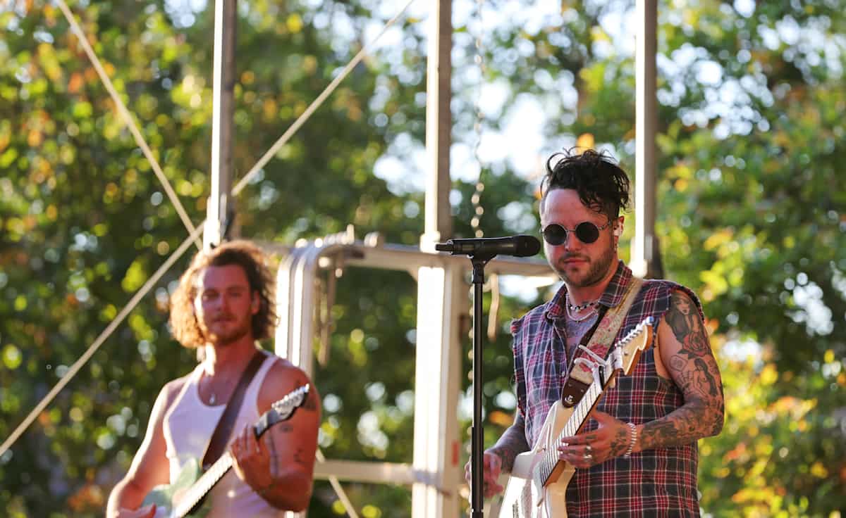 lovelytheband