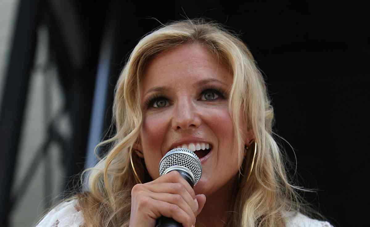 Julie Roberts