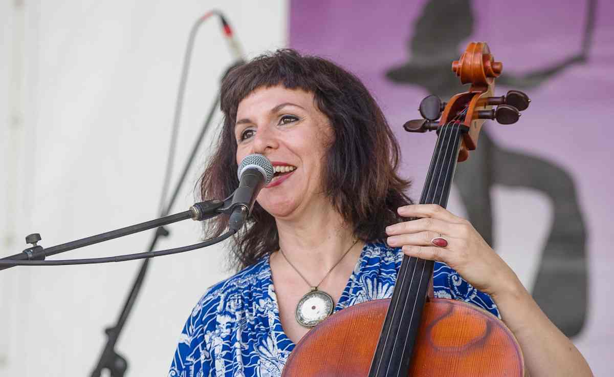 Helen Gillet