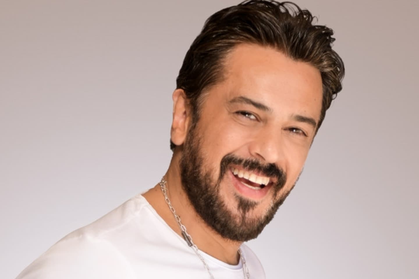 Эмре букадарм. Букадарм эмре алтуг. Эмре алтуг биография. Эмре букадарм. Эмре алтуг турецкий музыкант.