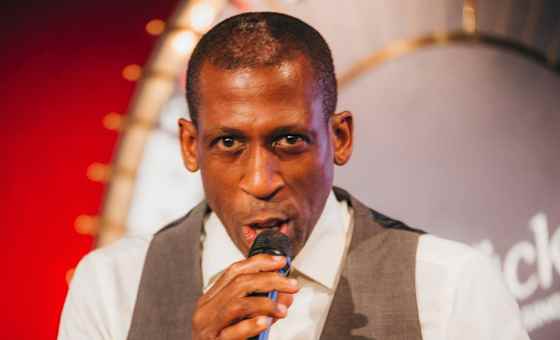 Jawara mit internationaler Band - Soulin Christmas