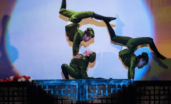 Chinesischer Nationalcircus - ZENsation - Chinas Grossmeister der Balance card