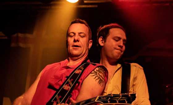 LONDON CALLING play THE CLASH