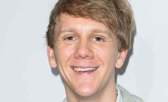 Josh Thomas - Jiggle, Jiggle