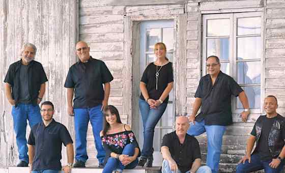 Top of the World: Carpenters Christmas