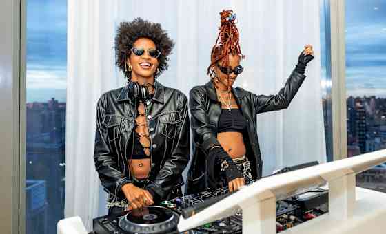 Coco & Breezy