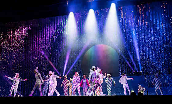 Cirque Musica Holiday Wonderland