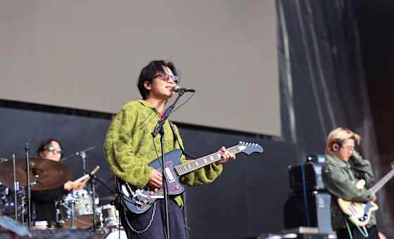 Wave To Earth