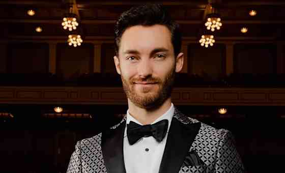 San Francisco Symphony - Holly Jolly Pops with Enrico Lopez-Yanez