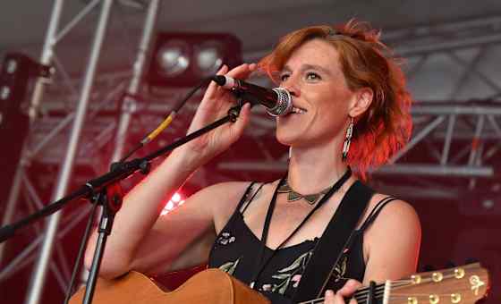 Hollie Rogers and band
