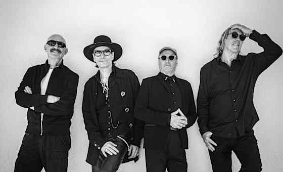 BEAT: Belew/Vai/Levin/Bozzio Performing the Music of KING CRIMSON