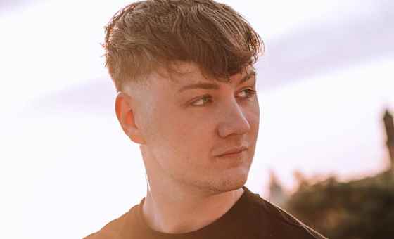 Niklas Dee