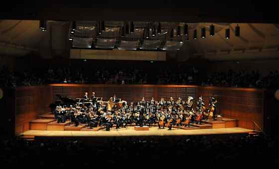 Bugs Bunny at the Symphony