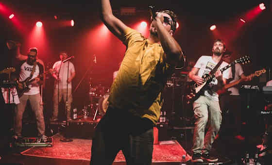 Banjoory and friends - Die Reggae-Lokalmatadoren in ihrem "Wohnzimmer" küçük resim