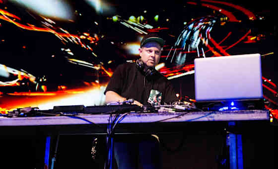 DJ Shadow @ Vic Theatre